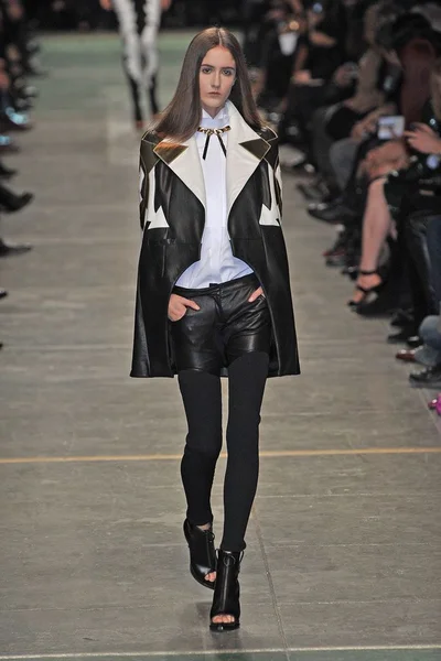 Look 32